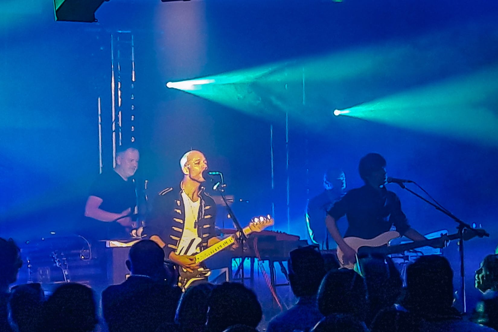 Concert en soirée lors d'un événement d'entreprise dans le pavillon événementiel d'Océanopolis.