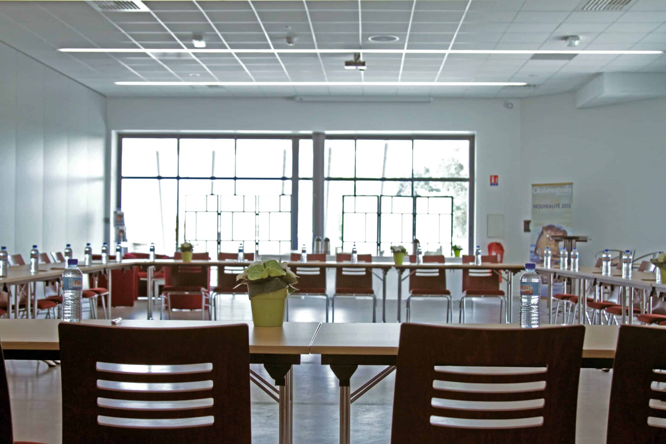 Réunion dans le pavillon événementiel