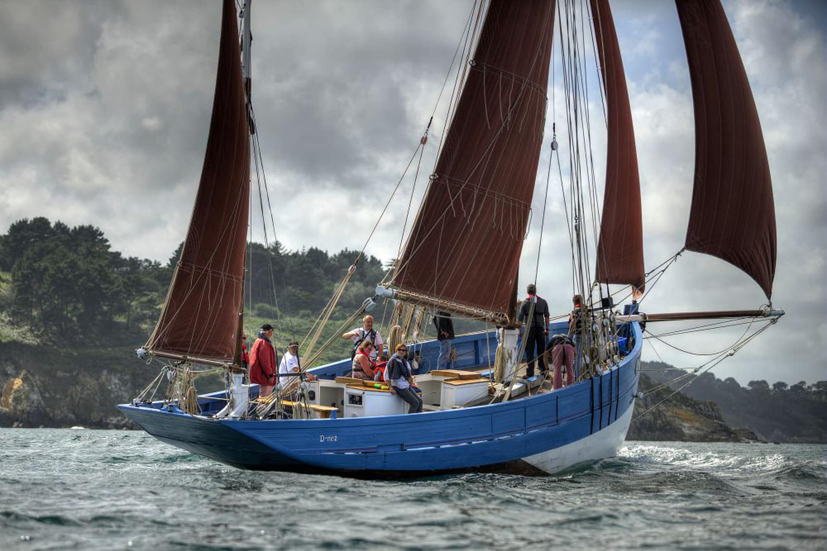 Le bateau le Saint-Guénolé navigue sur la mer © GLADU Ronan - CRTB