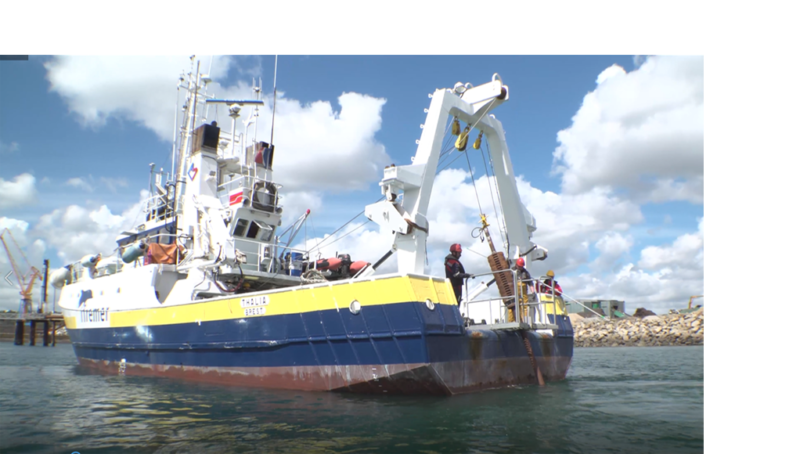 Prélevement de carotte de sédiment en bateau