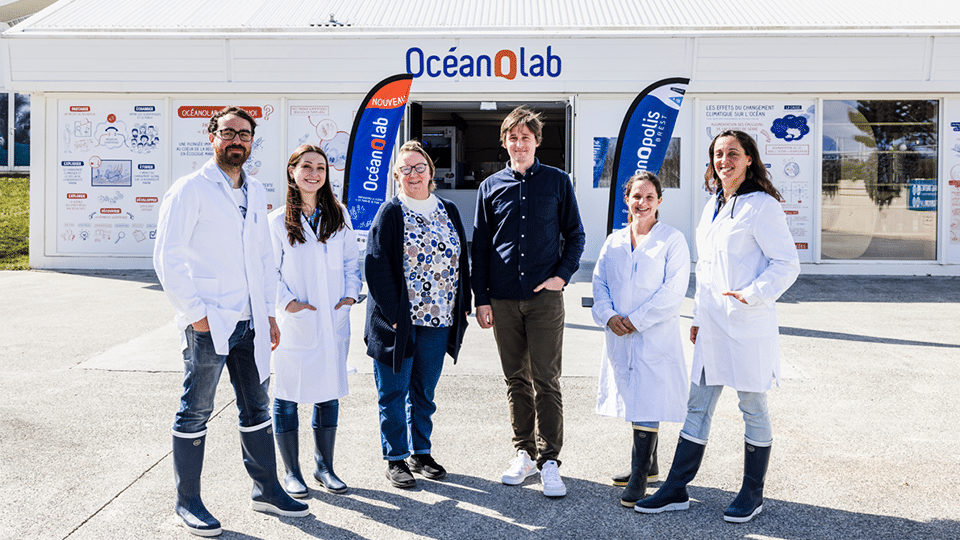 L'équipe de la direction scientifique et les scientifiques en résidence à Océanolab.