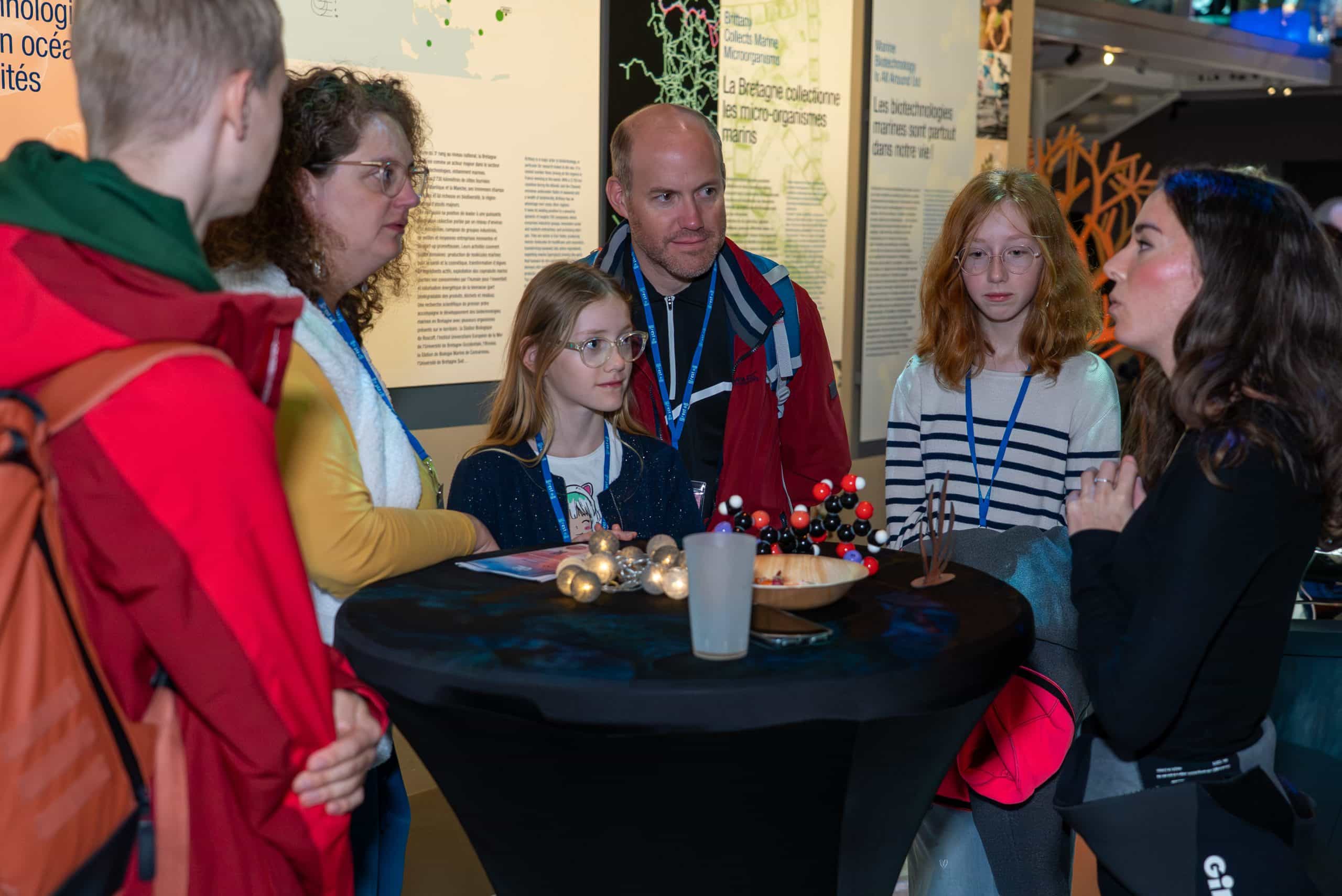 Nuit des chercheurs 2025 au 70.8, un musée pour l'Océan aux Ateliers des Capucins à Brest. Photo : Katia Quemere / Océanopolis.